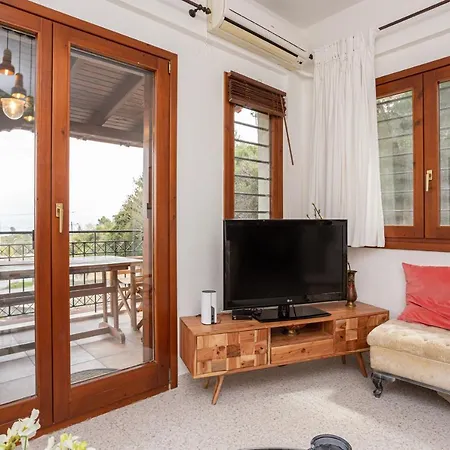 Apartment Bizmut House Shared Garden & Pool Paliouri