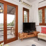 Appartement Bizmut House Shared Garden & Pool Paliouri