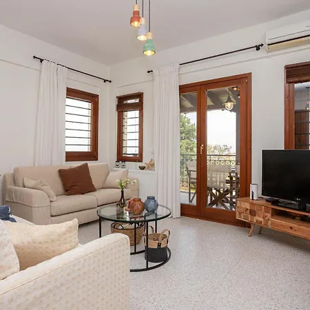 Bizmut House Shared Garden & Pool Paliouri Apartmán