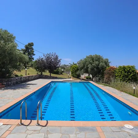 Bizmut House Shared Garden & Pool Paliouri * Ajia Paraskiewi