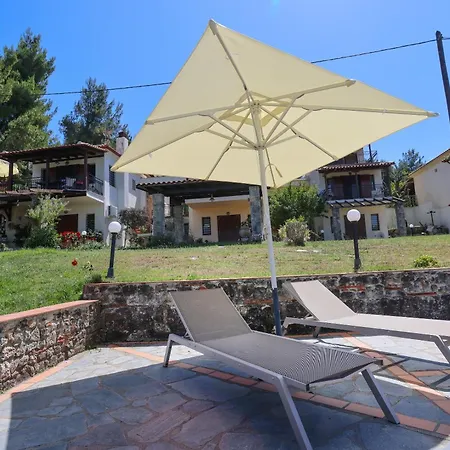 Apartmán Bizmut House Shared Garden & Pool Paliouri